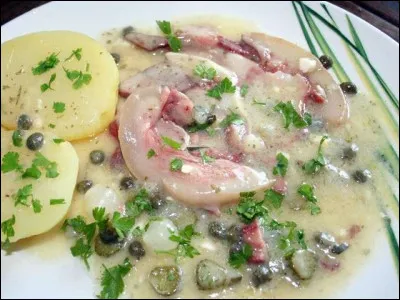 Quel est ce plat qui s'accompagne souvent d'une sauce gribiche ?