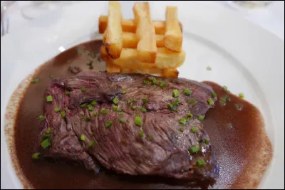 Je vous offre une pièce de choix, si vous aimez la viande de buf ! Avec quoi est-elle accompagnée ?