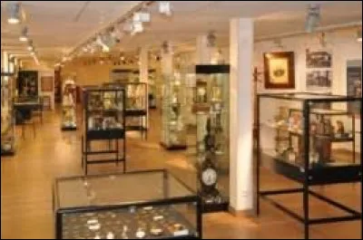 Quels sont les autres produits que Frédéric Japy a fabriqués, en plus des ébauches de montres, pour devenir un des plus grands industriels du XIXe siècle ?