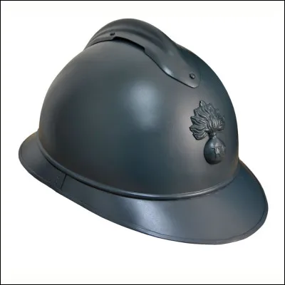 Quel est le nom du casque qui a été fabriqué en partie dans lusine Japy de Fesches-le-Châtel, pour protéger la tête des poilus pendant la Première Guerre mondiale ?