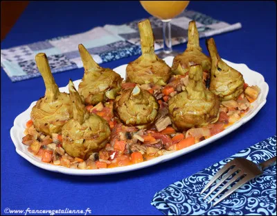 Quelle est cette préparation destinée en particulier aux petits artichauts violets, typiques de la cuisine provençale ?