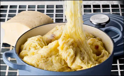 Quel est ce plat auvergnat à base de pommes de terre, tome fraîche et ail ?