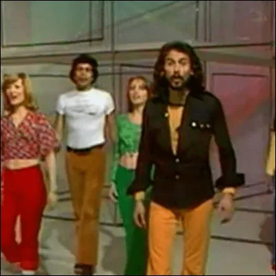 Ce chanteur aime faire la fête. Quel est son prénom ?