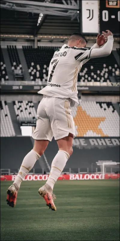 Quel joueur célèbre ses buts en faisant "Siuuu" ?