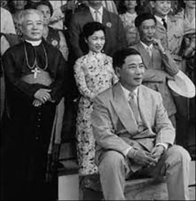 Ce 2 novembre, dans un coup d'État militaire facilité par la CIA, Diem, président autoritaire du sud Vietnam, est assassiné : c'était en ...