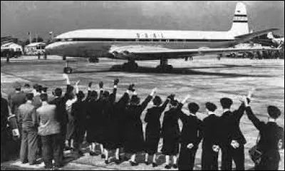 Ce 2 mai, a lieu le premier vol commercial du "Comet" britannique, premier avion de passagers à réaction :