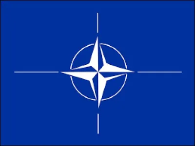 Ce 2 avril, trois anciens pays satellites de l'URSS, les trois pays baltes anciens membres de l'URSS ainsi que la Slovénie ancienne membre de la Yougoslavie rejoignent l'OTAN ; ce second élargissement de l'alliance atlantique à l'est provoque des protestations russes : c'était en ...