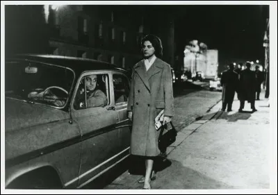 Elle tourne avec des réalisateurs français ; ainsi elle est Liliane, aux côtés de Lino Ventura, dans ce film Édouard Molinaro sorti en 1959 :