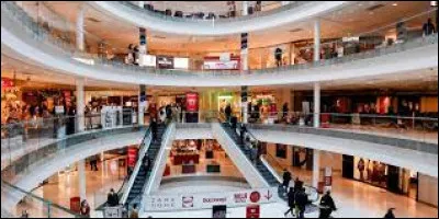 Je vais au "centre commercial".