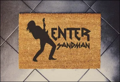 Quel groupe de metal mondialement connu a produit la chanson ''Enter Sandman'' ?