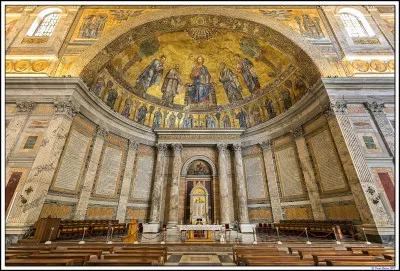 Quel est le nom en A de l'extremité en demi-cercle du choeur d'une église ?