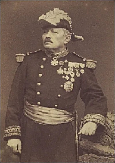 Un illustre membre de la famille eut une grande carrière militaire et devint même sénateur du Territoire de Belfort.
Lequel est-ce ?