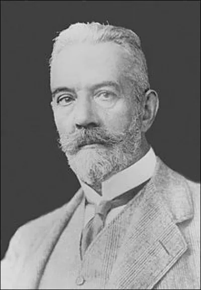 L'expression chiffon de papier (neutralité de la Belgique) a été rendue célèbre par un chancelier allemand qui l'a employée pour la première fois le 4 août 1914, lors d'un entretien avec l'ambassadeur du Royaume-Uni. Qui était ce chancelier ?