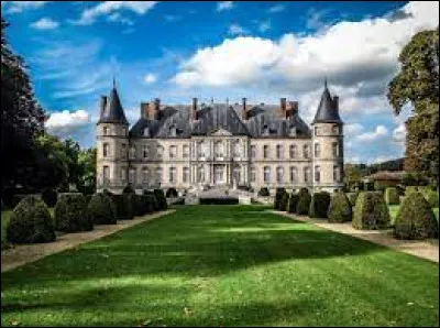 Quel château de Meurthe-et-Moselle présente cette particularité : les parties du château évoquent la composition d'une année.