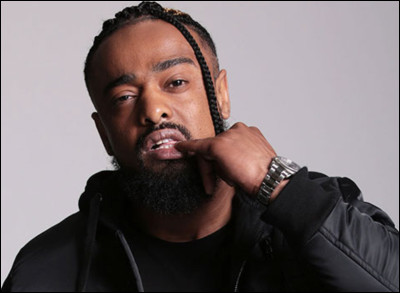 Comment s'appelle ce chanteur ?