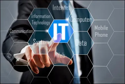 Sur quelle chaîne de télévision pouvait passer "L'Heure des Pros", émission de débats et d'informations ?