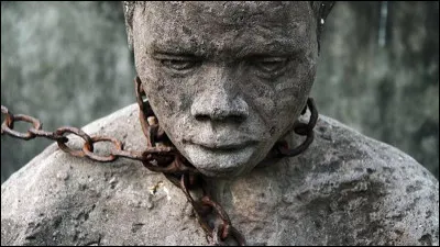 Complétez les paroles de la musique "Solaar pleure", par MC Solaar : "Solaar il est l'heure, [...]"