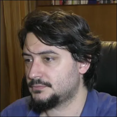 Quel youtubeur raciste s'est fait connaître pour son agression physique par Alain Soral dans une émission organisée par Dieudonné ?