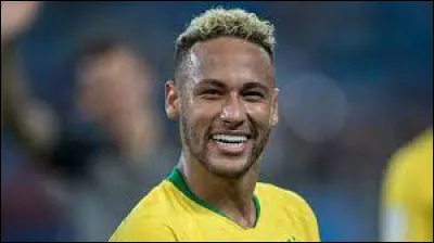 Dans quel club Neymar évolue-t-il ?