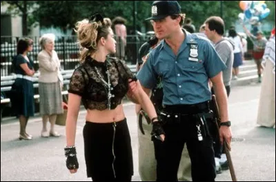 Qui est cette célèbre chanteuse ayant fait ses premiers pas dans le film "Recherche Susan désespérément" ?