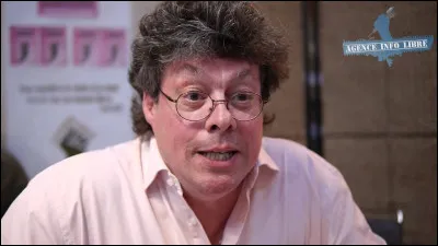 Quel philosophe et écrivain d’extrême gauche est l’auteur de "L’être contre l’avoir", un essai qui appelle à l’abolition du capitalisme, de l’État, de la propriété et de l’argent, en s’inspirant de Marx, Engels et Debord ?