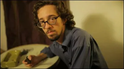 Quel vidéaste et animateur de gauche est le créateur d'une web-série, qui mêle jeux vidéo et politique, et de l’émission Backseat, qui commente les séances des questions à l’assemblée nationale sur le ton du jeu vidéo ?