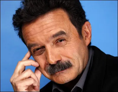 Quel ancien militant trotskiste est devenu le président et cofondateur du site web d’information Mediapart, connu pour ses enquêtes sur les affaires politiques et judiciaires ?