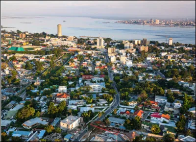 Quelle est cette ville en K, capitale la république démocratique du Congo et plus grande ville francophone du monde ?