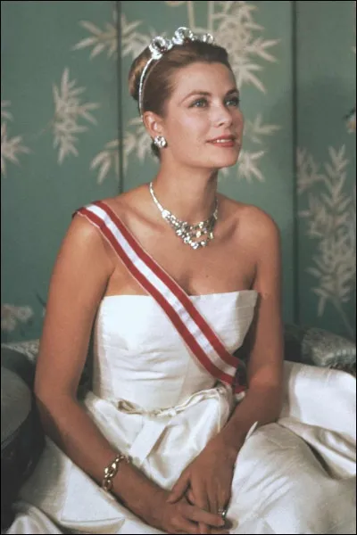 Qui était cette actrice américaine en K prénommée Grâce, devenue princesse de Monaco par son mariage avec Rainier III en 1956 ?