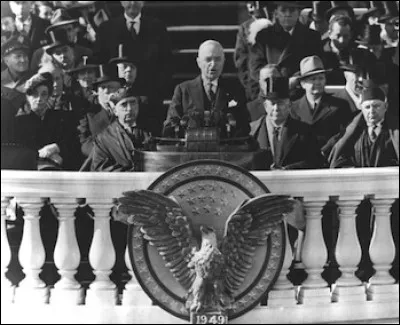 Ce 5 janvier, le président américain Truman présente, devant le Congrès, le "Fair Deal", réforme économique et sociale dans la continuité du New Deal : c'était en ...
