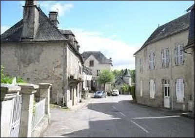 Nous terminons cette balade en Nouvelle-Aquitaine, à Saint-Martin-la-Méanne. Village sur la rive droite de la Dordogne, il se situe dans le département ...