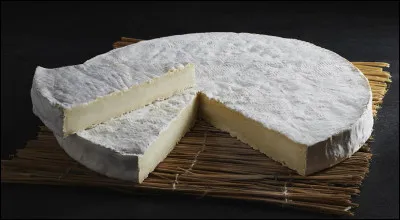 Il est français et considéré depuis plusieurs siècles comme ''le roi des fromages''. Ses origines son inconnues, mais Charlemagne et Henri IV l'appréciaient. Quel est ce fromage ?