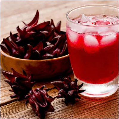 Quel est le nom, au Sénégal, de cette boisson rouge issue de l'infusion de fleurs d'hibiscus sabdariffa ?
