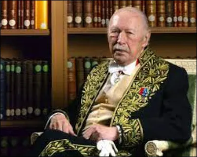 Cet écrivain, membre de l'Académie Française, journaliste éditorialiste pendant trente ans à France-Soir, c'est Jean ...