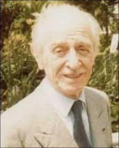 Ce musicien et metteur en scène, également acteur, connu à travers son rôle dans "Un dimanche à la campagne" de Bertrand Tavernier, c'est Louis ...