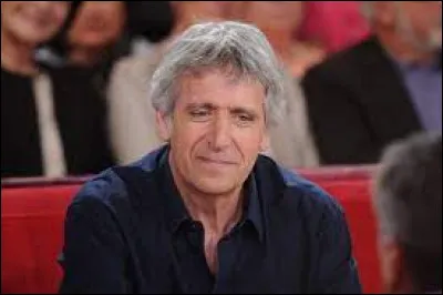 Ce chanteur, auteur-compositeur, interprète de "Prendre un enfant par la main" et "Le petit pont de bois", se nomme ...