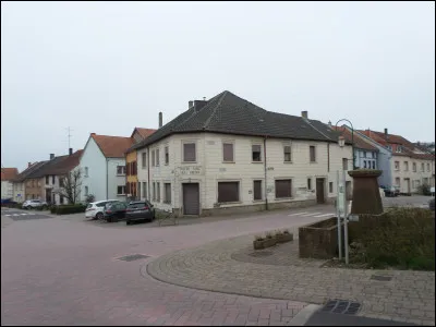 En quelle année l'épicerie Bredar-Knoll, qui a fermé en 2004, a-t-elle été ouverte ?