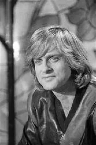 Complétez le titre de cette chanson de Dave : "Du côté de chez...