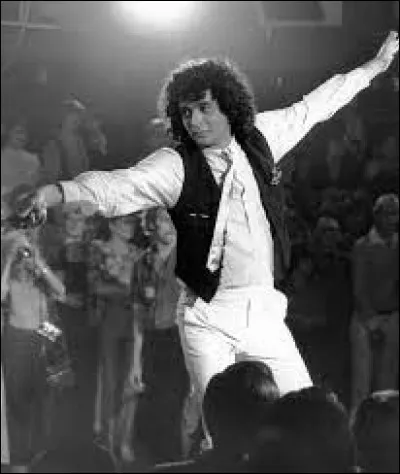 Quel est le genre musical du tube "Born To Be Alive" de Patrick Hernandez ?