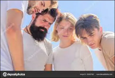 La dispute terminée, vous choisissez TOUS ENSEMBLE le programme. Vous décidez de proposer chacun une idée et vous élirez la meilleure. Vous proposez :