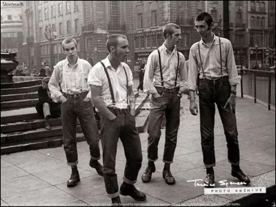 Leur culture, en plus de la musique, s'est aussi construite sur un style vestimentaire. 
Comment décririez-vous ce style ?