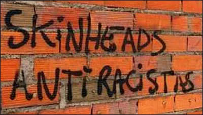 Quel est le nom donné aux skinheads communistes ou socialistes ?
