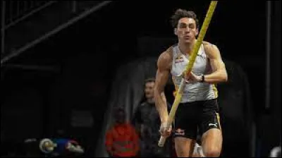 Cet athlète, spécialiste du saut à la perche, se nomme ...