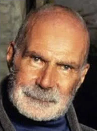 Cet acteur, dont la carrière cinématographique s'est étendue sur plus de 50 ans, avec plus de 160 films, c'est Jacques ...