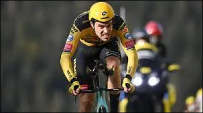 Ce coureur cycliste néerlandais, vainqueur du tour d'Italie en 2017, se nomme Tom ...