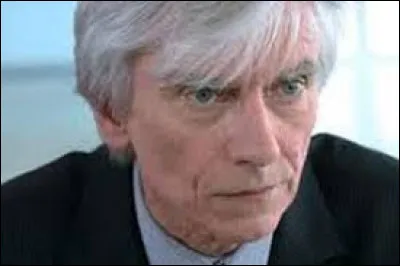 Cet acteur, connu notamment pour son rôle du juge d'instruction François Roban dans la série "Engrenages", c'est Philippe ...
