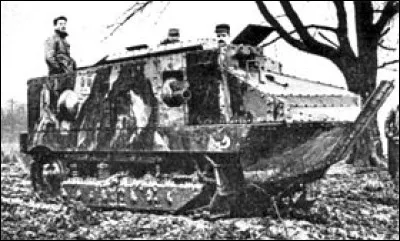 Quel fut le premier char de combat utilisé par l'armée française au cours de la Première Guerre mondiale en 1917 ?