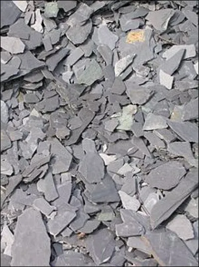 Comment s'appelle l'outil pour tailler l'ardoise ?