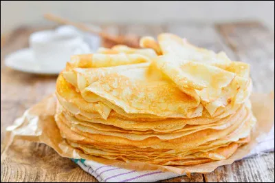 Dans la recette des crêpes, il est important de laisser reposer la pâte environ 15 minutes avant de les faire cuire.