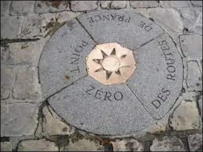 À Paris c'est sur le parvis de Notre-Dame que se trouve le "point zéro" endroit d'où partent les routes quittant la capitale. Si je vous dis que la route nationale 14 (déclassée maintenant par endroit en route départementale) file en direction du nord-ouest, quelle ville va-t-elle rencontrer vers la fin de son parcours ?
